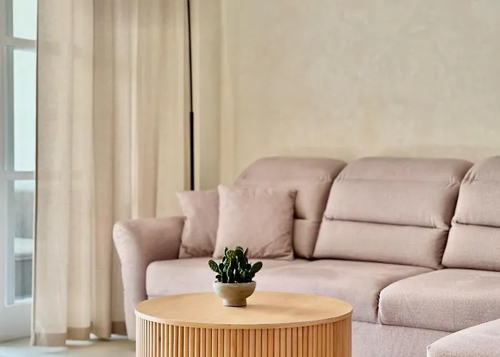 Oasis Riviera, Near Nikki *