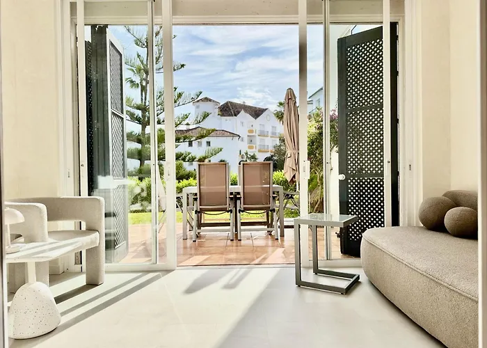 Oasis Riviera, Near Nikki