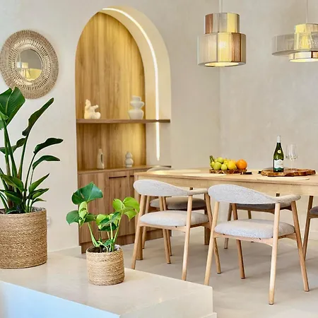 Oasis Riviera, Near Nikki Apartamento